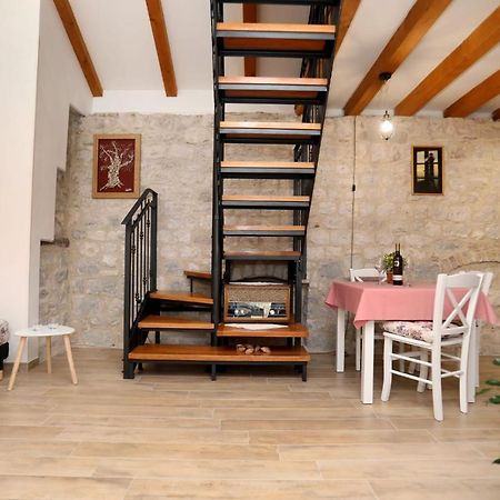 Studio Apartman Mihaella Kaštela Exterior foto