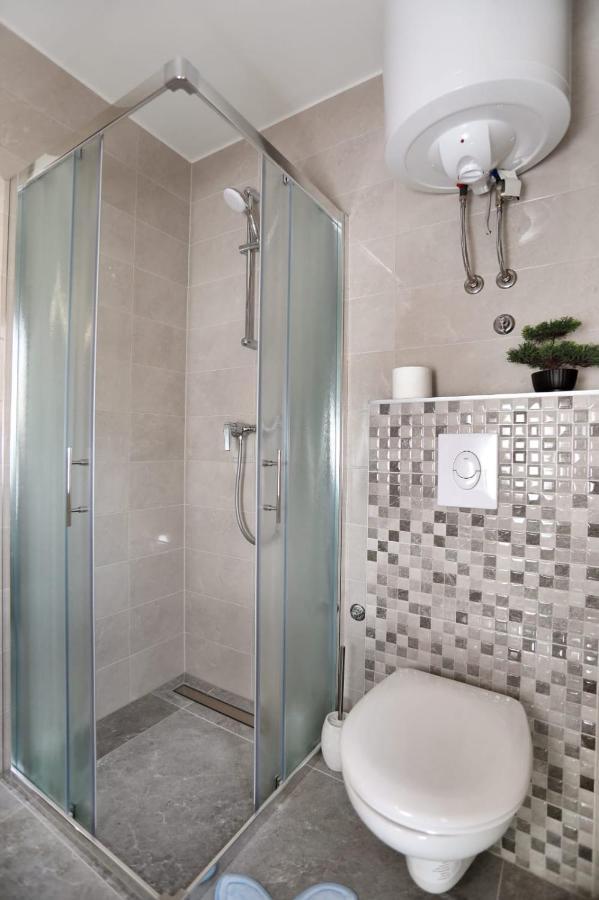 Studio Apartman Mihaella Kaštela Exterior foto