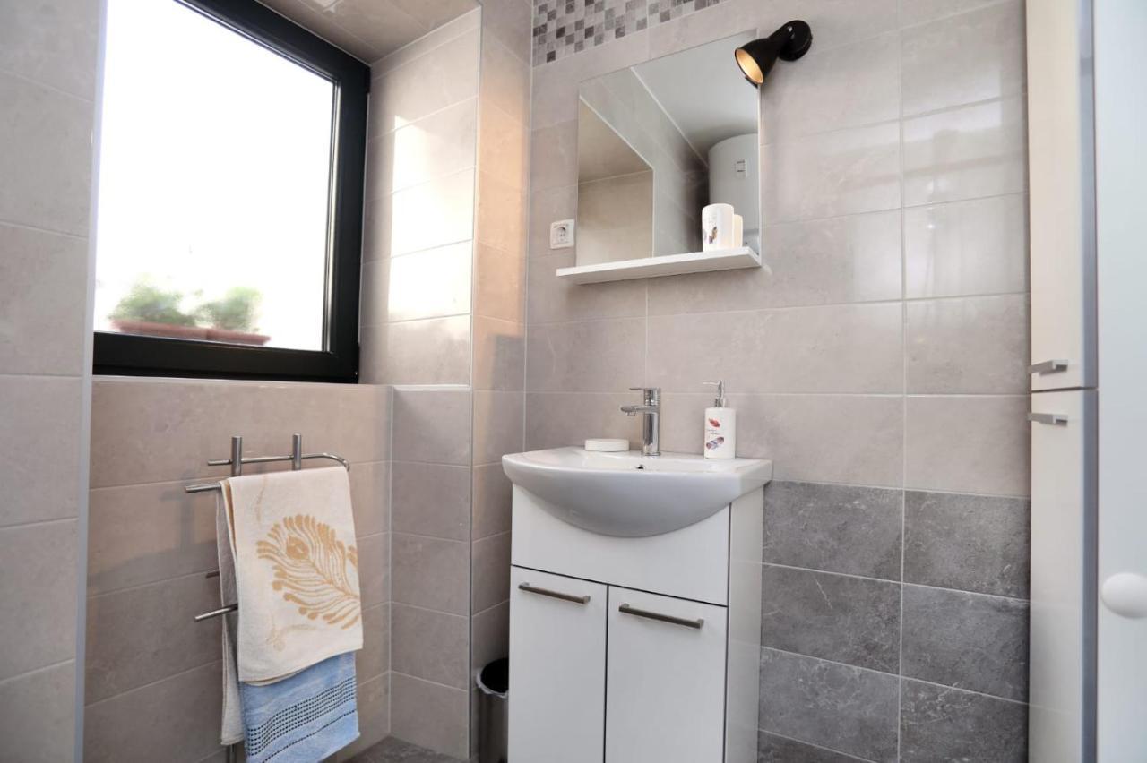 Studio Apartman Mihaella Kaštela Exterior foto