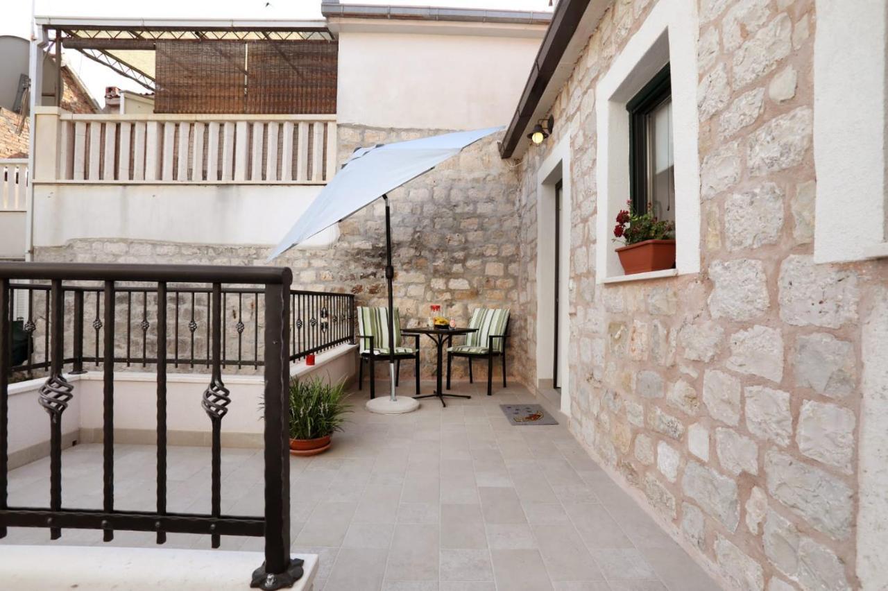 Studio Apartman Mihaella Kaštela Exterior foto