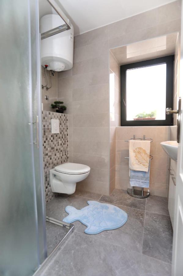 Studio Apartman Mihaella Kaštela Exterior foto