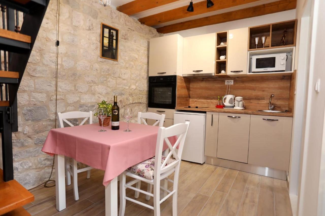 Studio Apartman Mihaella Kaštela Exterior foto