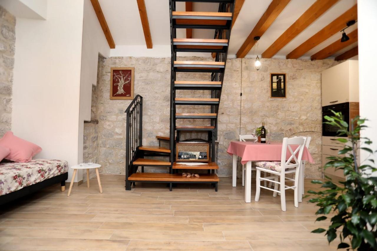 Studio Apartman Mihaella Kaštela Exterior foto