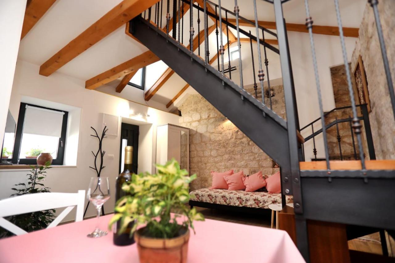 Studio Apartman Mihaella Kaštela Exterior foto