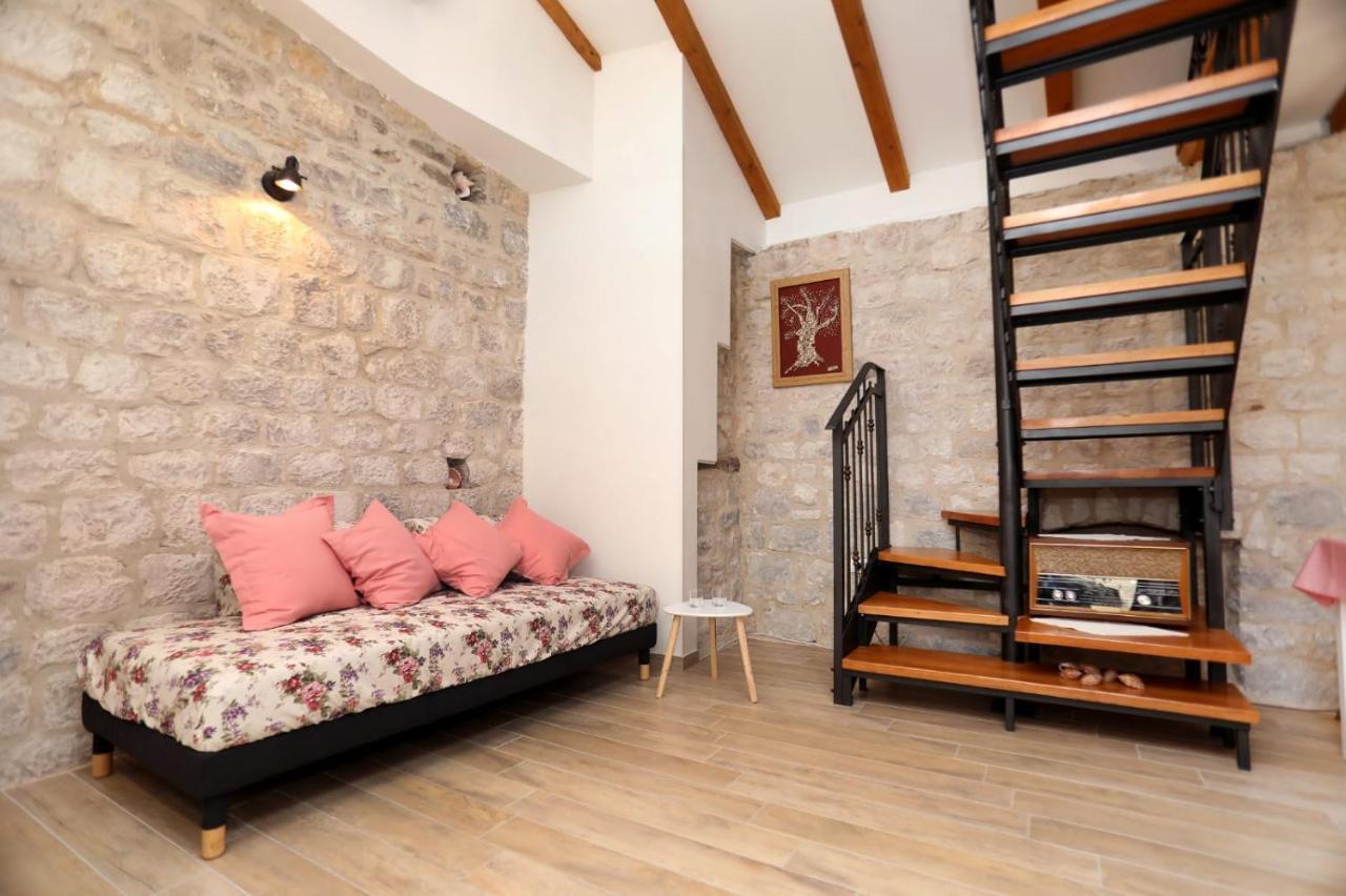 Studio Apartman Mihaella Kaštela Exterior foto